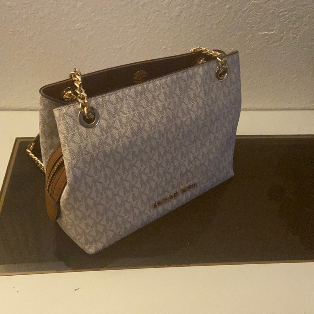 Michael Kors Crossbody chain purse.